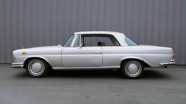 1971 Silver Mercedes-Benz 280SE 3.5 Coupe Coupe