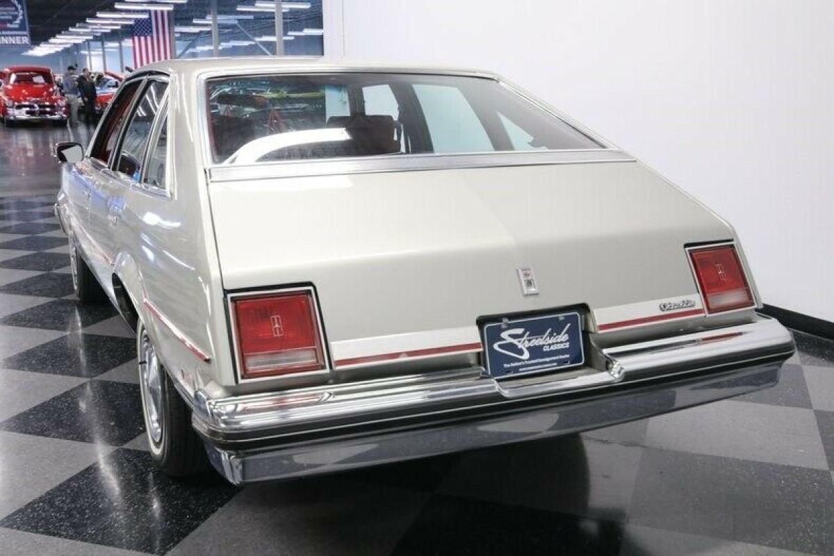 1978 Silver Oldsmobile Cutlass Sedan