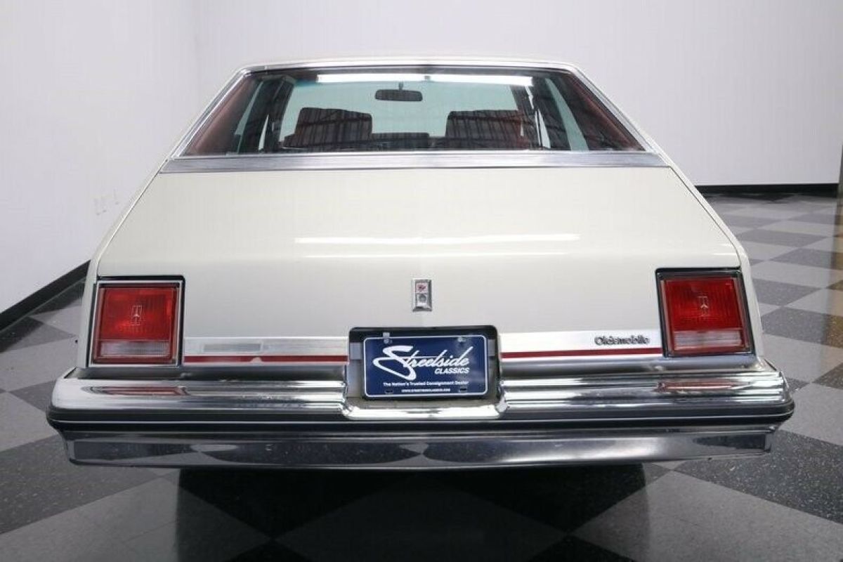 1978 Silver Oldsmobile Cutlass Sedan