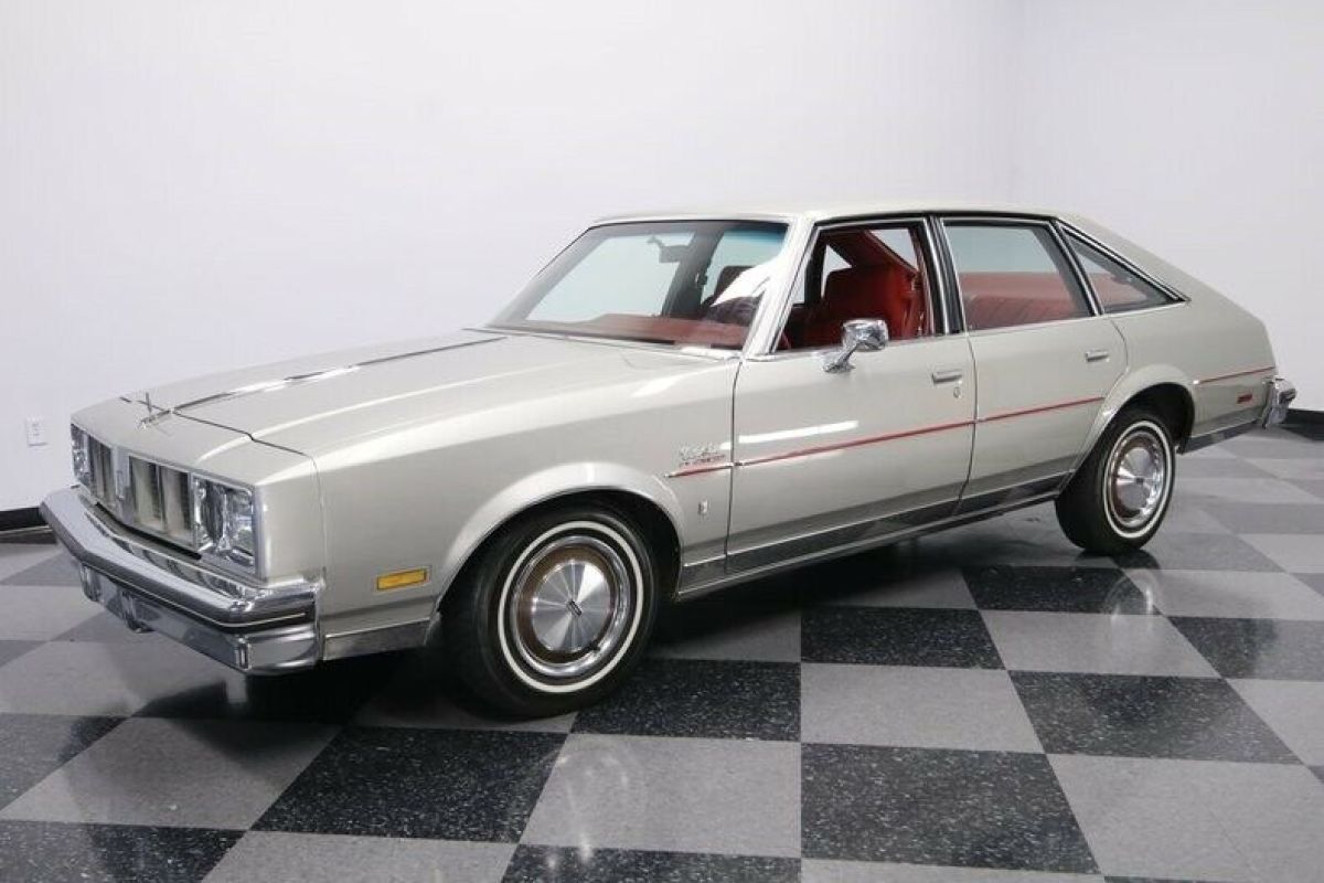 1978 Silver Oldsmobile Cutlass Sedan