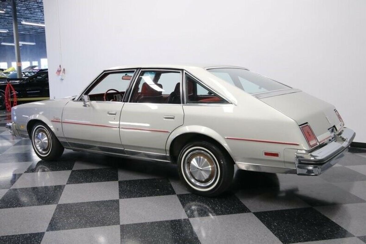 1978 Silver Oldsmobile Cutlass Sedan