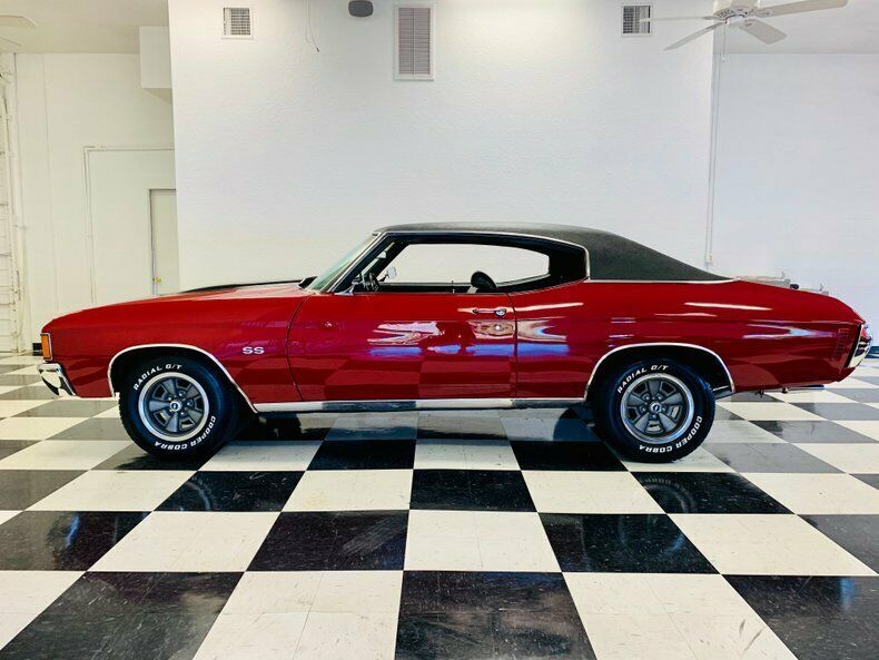 1972 Red Chevrolet Chevelle Coupe