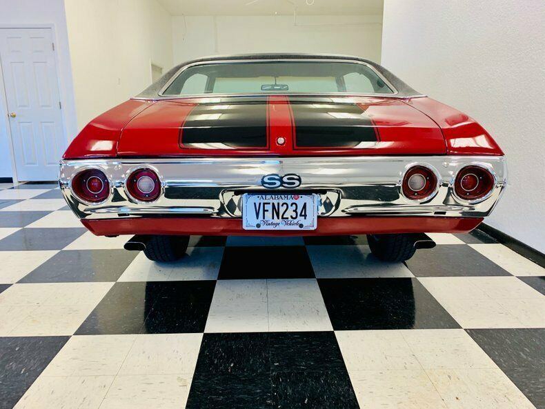 1972 Red Chevrolet Chevelle Coupe