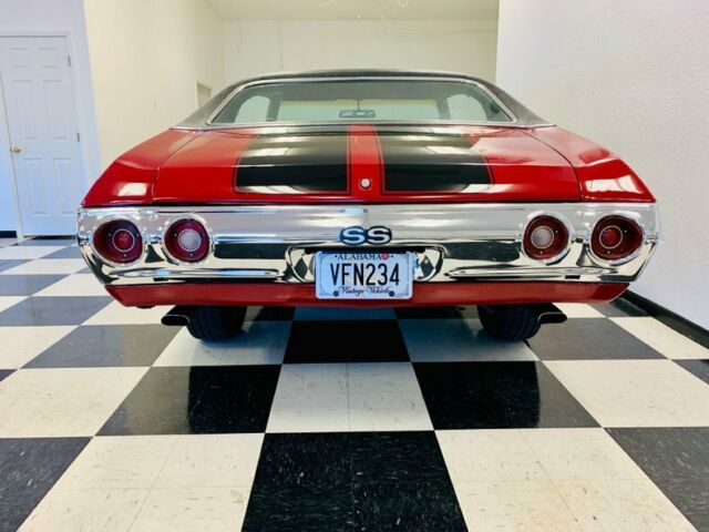 1972 Red Chevrolet Chevelle Coupe