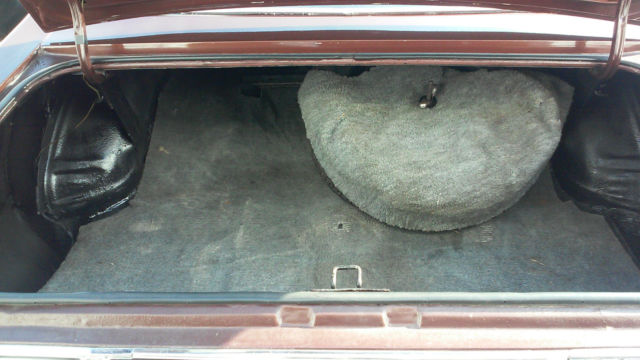 1976 brown Ford Torino Coupe