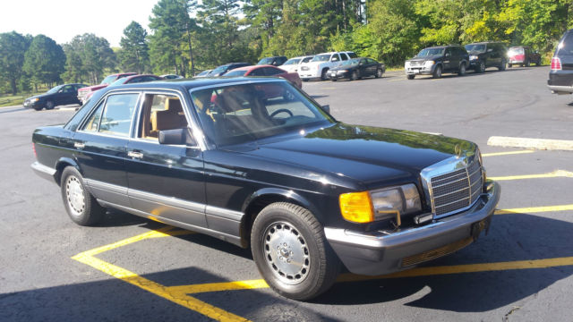 1989 Black Mercedes-Benz 300-Series