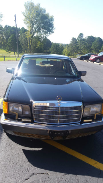 1989 Black Mercedes-Benz 300-Series