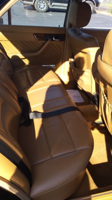 1989 Black Mercedes-Benz 300-Series