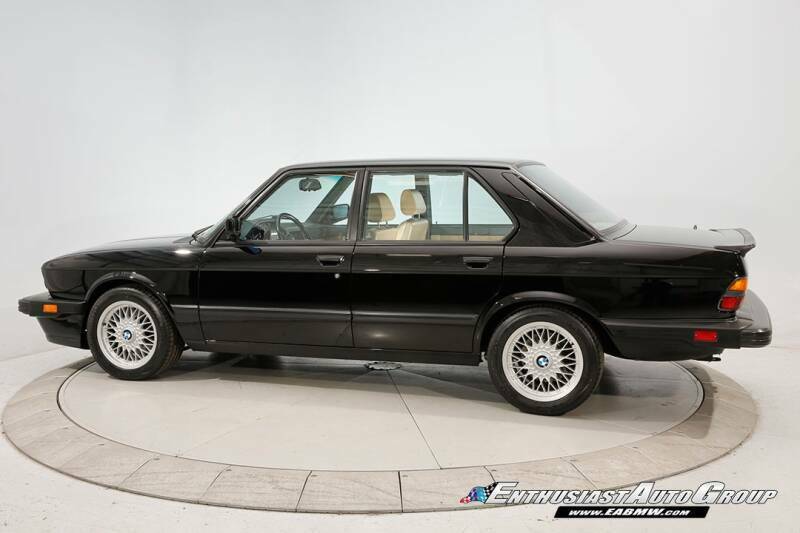 1988 Black BMW M5 Sedan