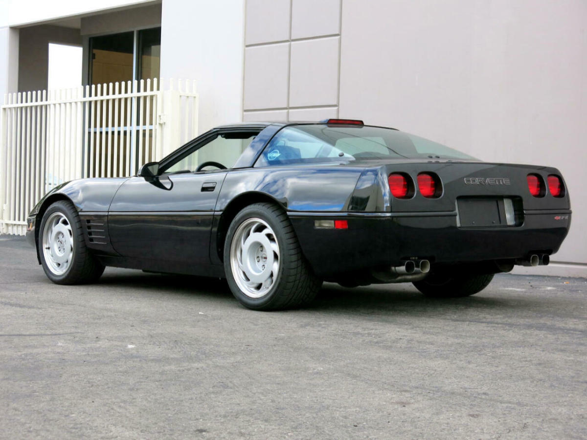 1991 Black Chevrolet Corvette --