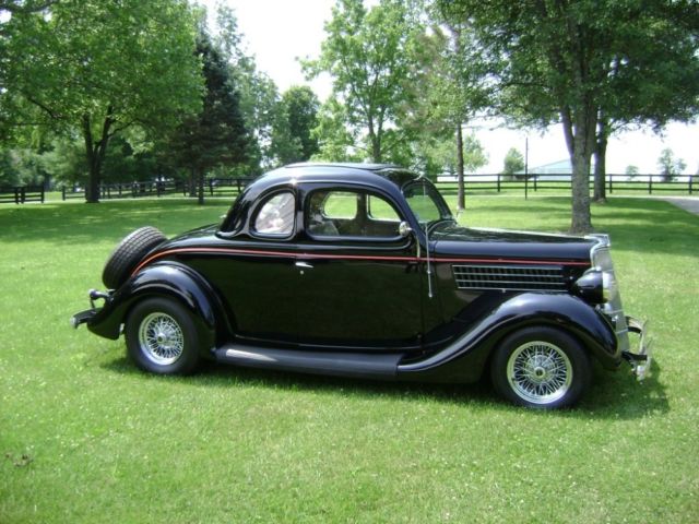 1935 Black Ford Coupe Coupe
