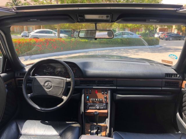 1990 Black Mercedes-Benz 300-Series Sedan