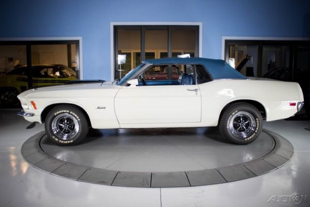 1970 White Ford Mustang