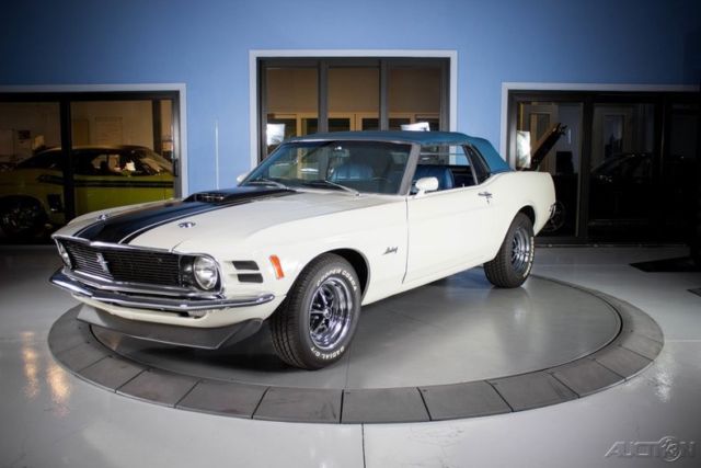 1970 White Ford Mustang
