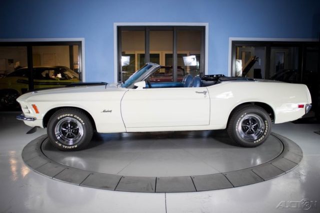 1970 White Ford Mustang