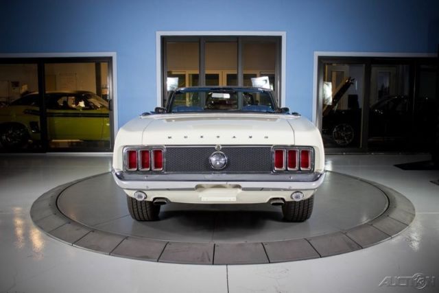 1970 White Ford Mustang