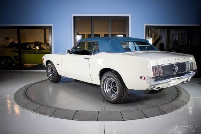 1970 White Ford Mustang