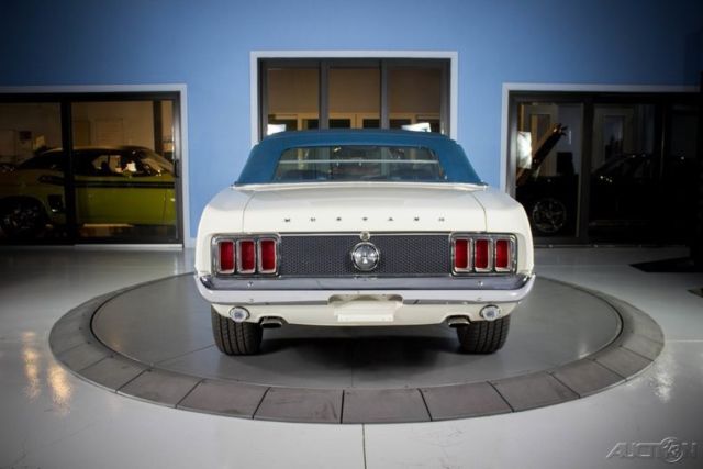 1970 White Ford Mustang