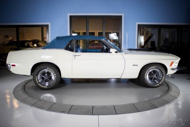 1970 White Ford Mustang