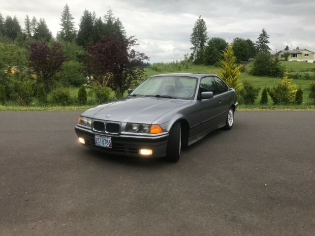1993 BMW-granitesilber-metallic BMW 3-Series Coupe