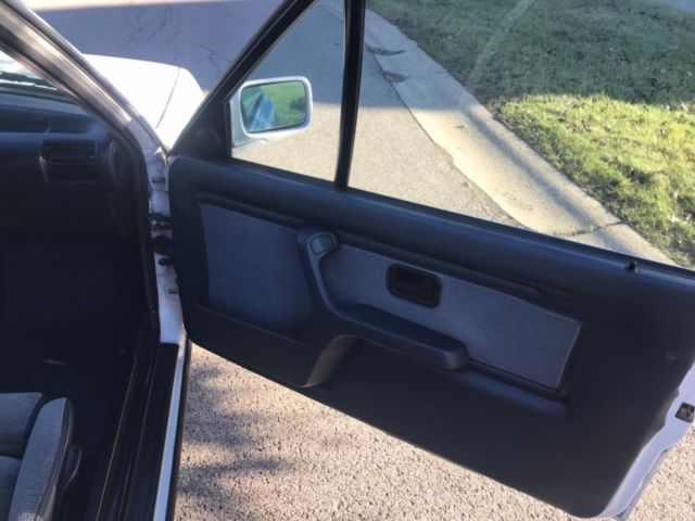 1991 White BMW 3-Series Convertible
