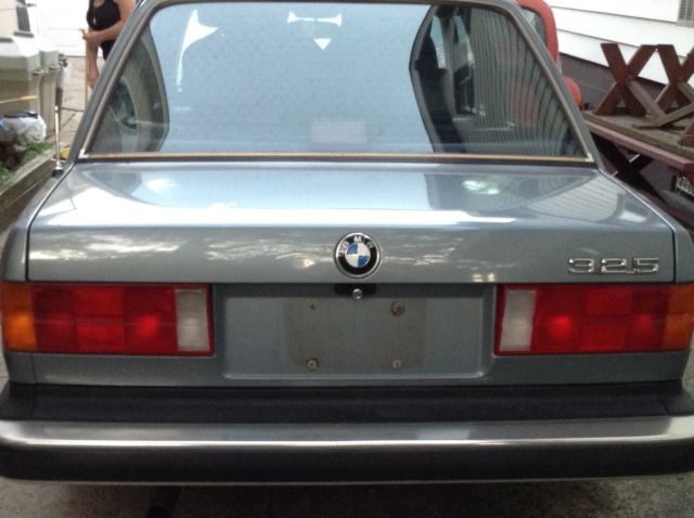 1987 Cirrus blue BMW 3-Series Sedan