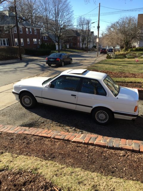1992 Red BMW 3-Series Coupe