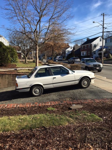 1992 Red BMW 3-Series Coupe