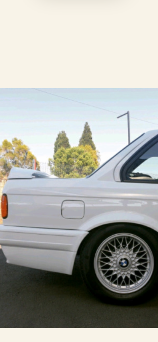 1990 White BMW 3-Series Sedan