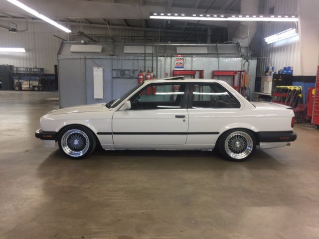 1988 White BMW 3-Series Coupe