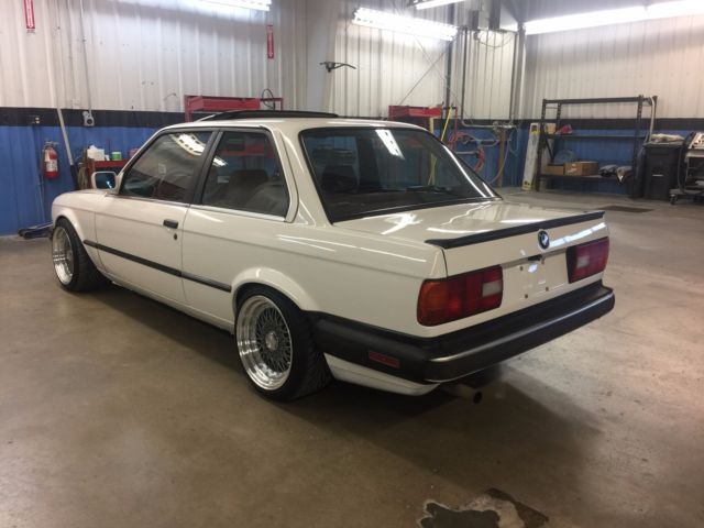 1988 White BMW 3-Series Coupe