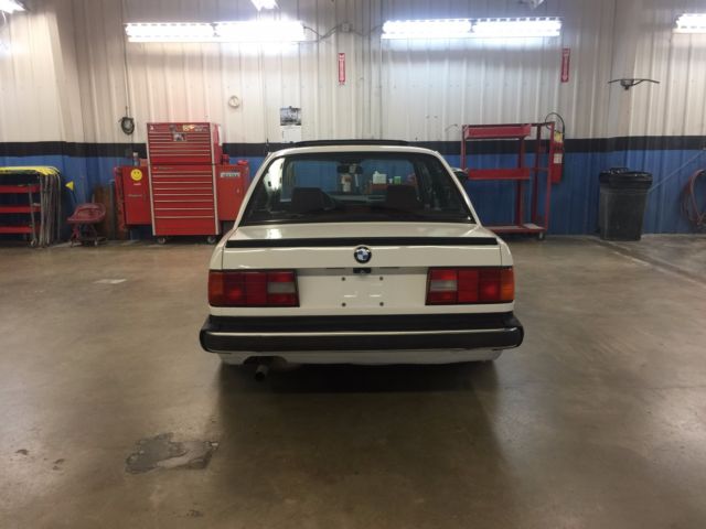 1988 White BMW 3-Series Coupe