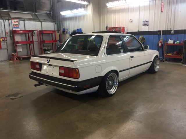 1988 White BMW 3-Series Coupe