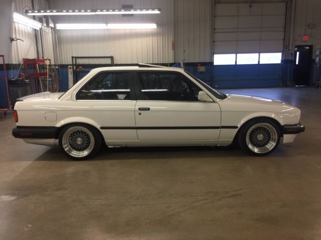 1988 White BMW 3-Series Coupe