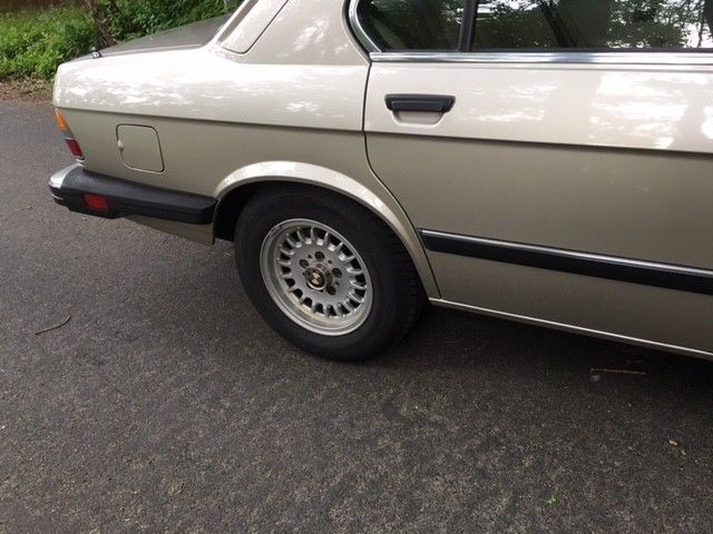 1986 Bronzit BMW 5-Series 4 door sedan