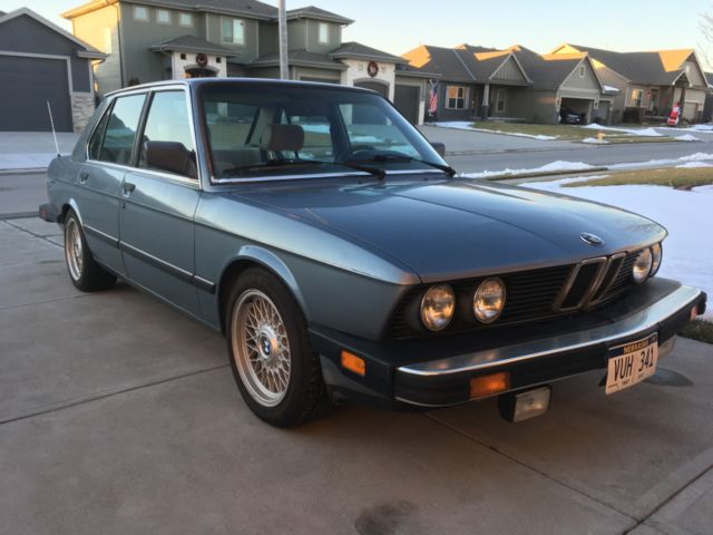 1988 Blue BMW 5-Series Sedan