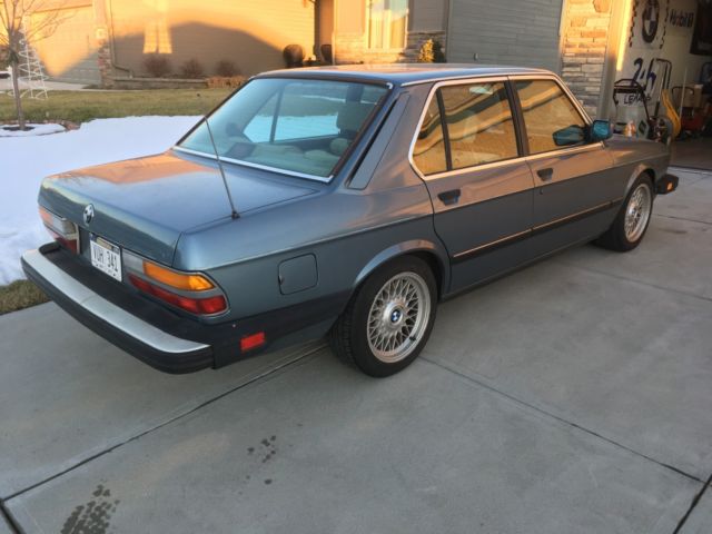 1988 Blue BMW 5-Series Sedan