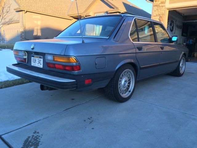 1988 Blue BMW 5-Series Sedan