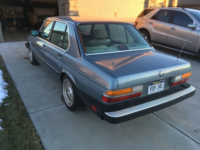 1988 Blue BMW 5-Series Sedan