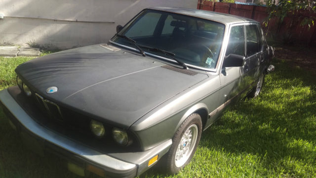 1984 Black BMW 5-Series Sedan