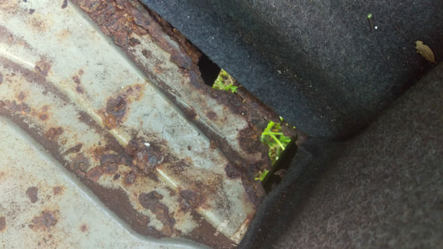 1984 Black BMW 5-Series Sedan