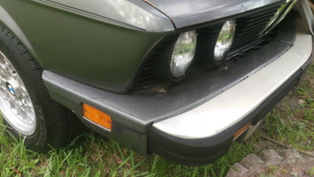 1984 Black BMW 5-Series Sedan