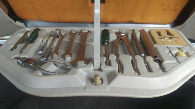 1984 Black BMW 5-Series Sedan