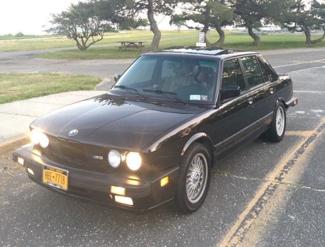 1988 BMW M5 Sedan