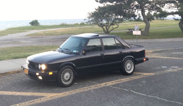 1988 BMW M5 Sedan