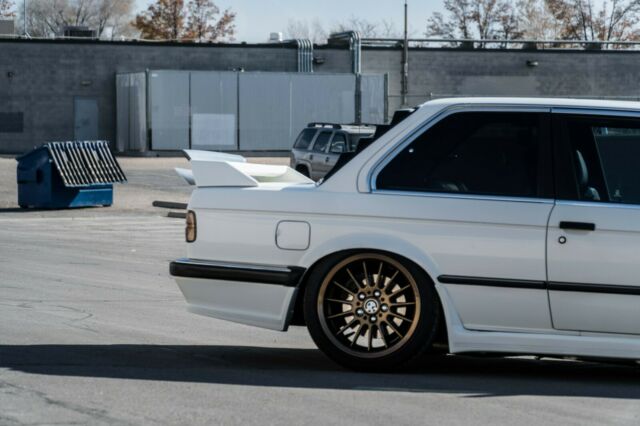 1987 White BMW 3-Series Coupe