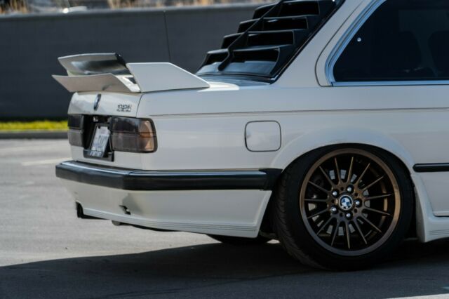 1987 White BMW 3-Series Coupe