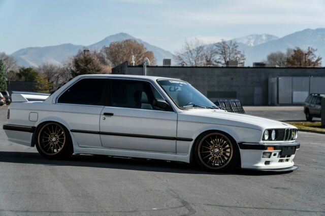 1987 White BMW 3-Series Coupe