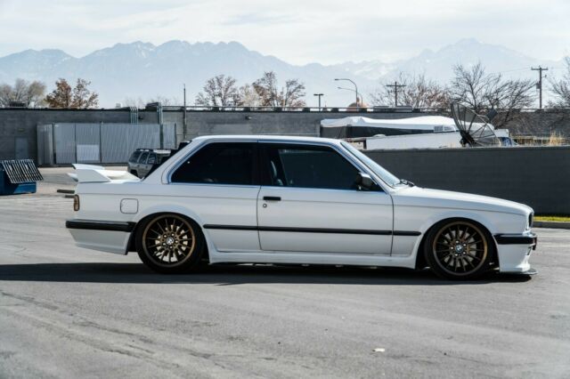 1987 White BMW 3-Series Coupe
