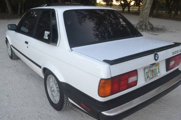 1988 White BMW 3-Series Coupe
